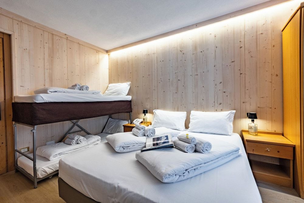 Hotel Grizzly Standard Quadruple Room 2