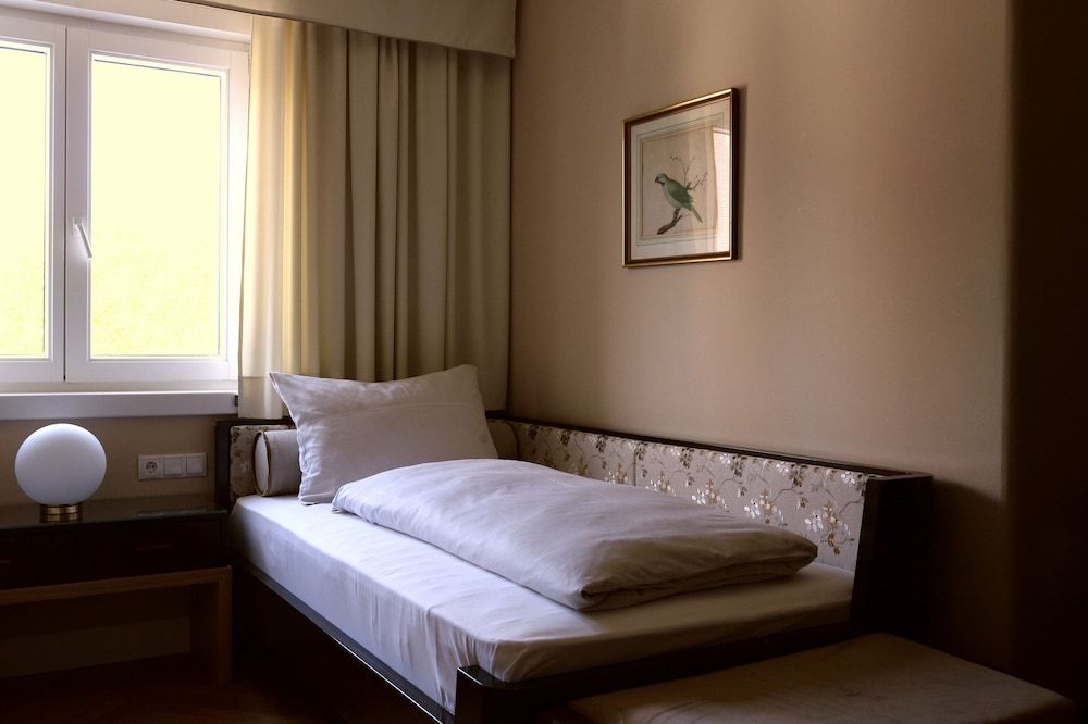 Classic Twin Room