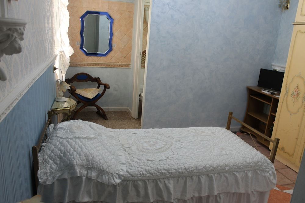 undefined B&B San Peter's Golden Rooms 8