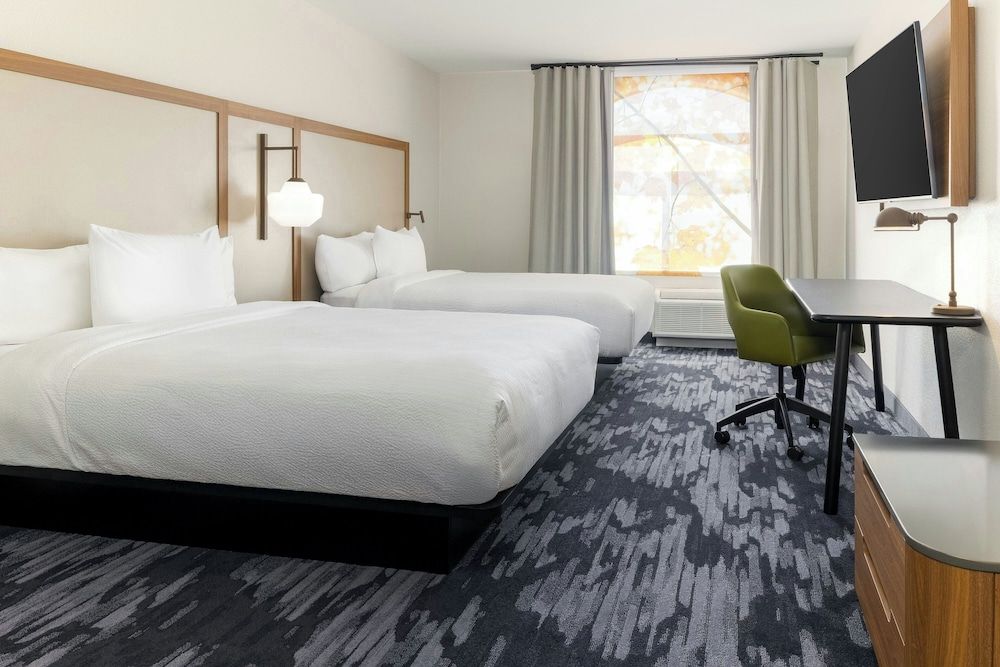 Studio, 2 Queen Beds (Mobility/Hearing Accessible, Tub)