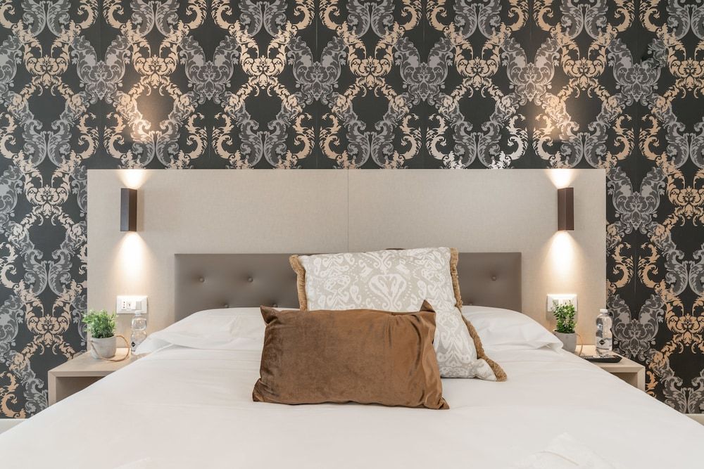 Hotel Grifoni Luxury Room, City View 5