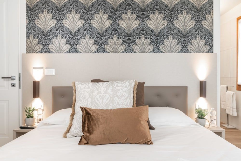 Hotel Grifoni Deluxe Room, 1 King Bed, City View (2) 6