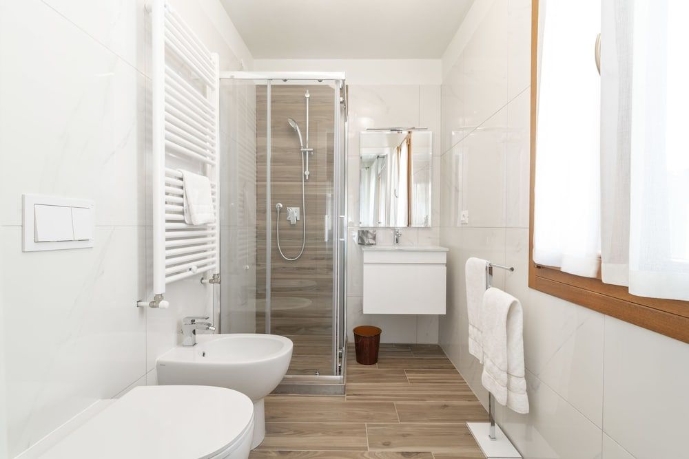 Hotel Grifoni Deluxe Room, 1 King Bed, City View (2) 10