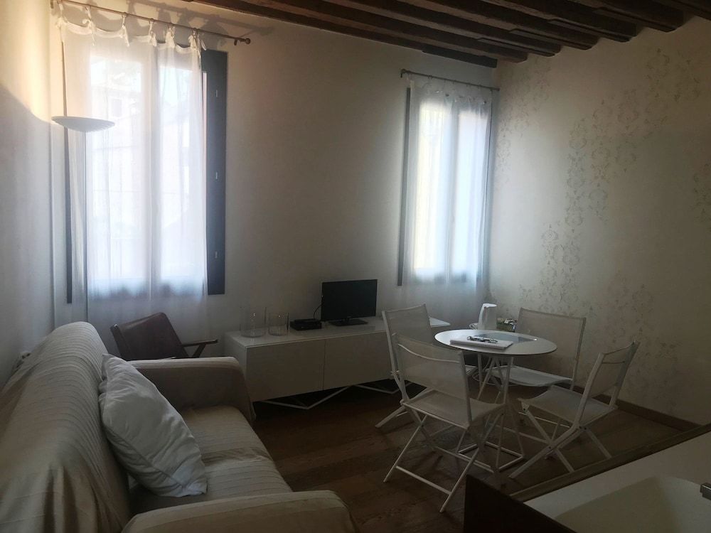 Contemporary Apartment in Venice FF Apartment, 1 Bedroom 9
