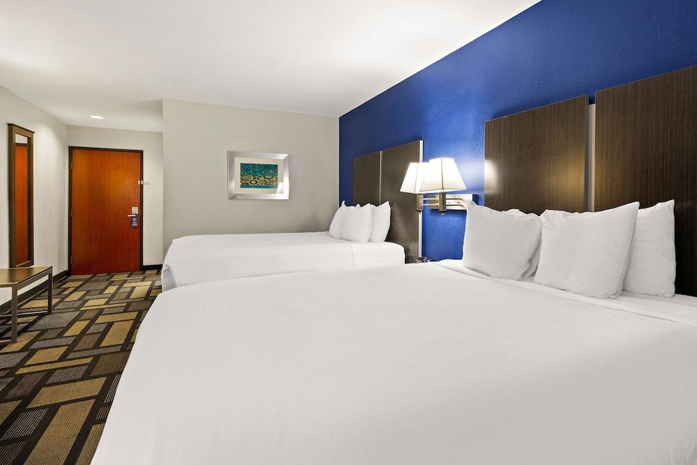 Best Western Galleria Inn & Suites Standard Room, 2 Queen Beds, Non Smoking, Refrigerator & Microwave 2