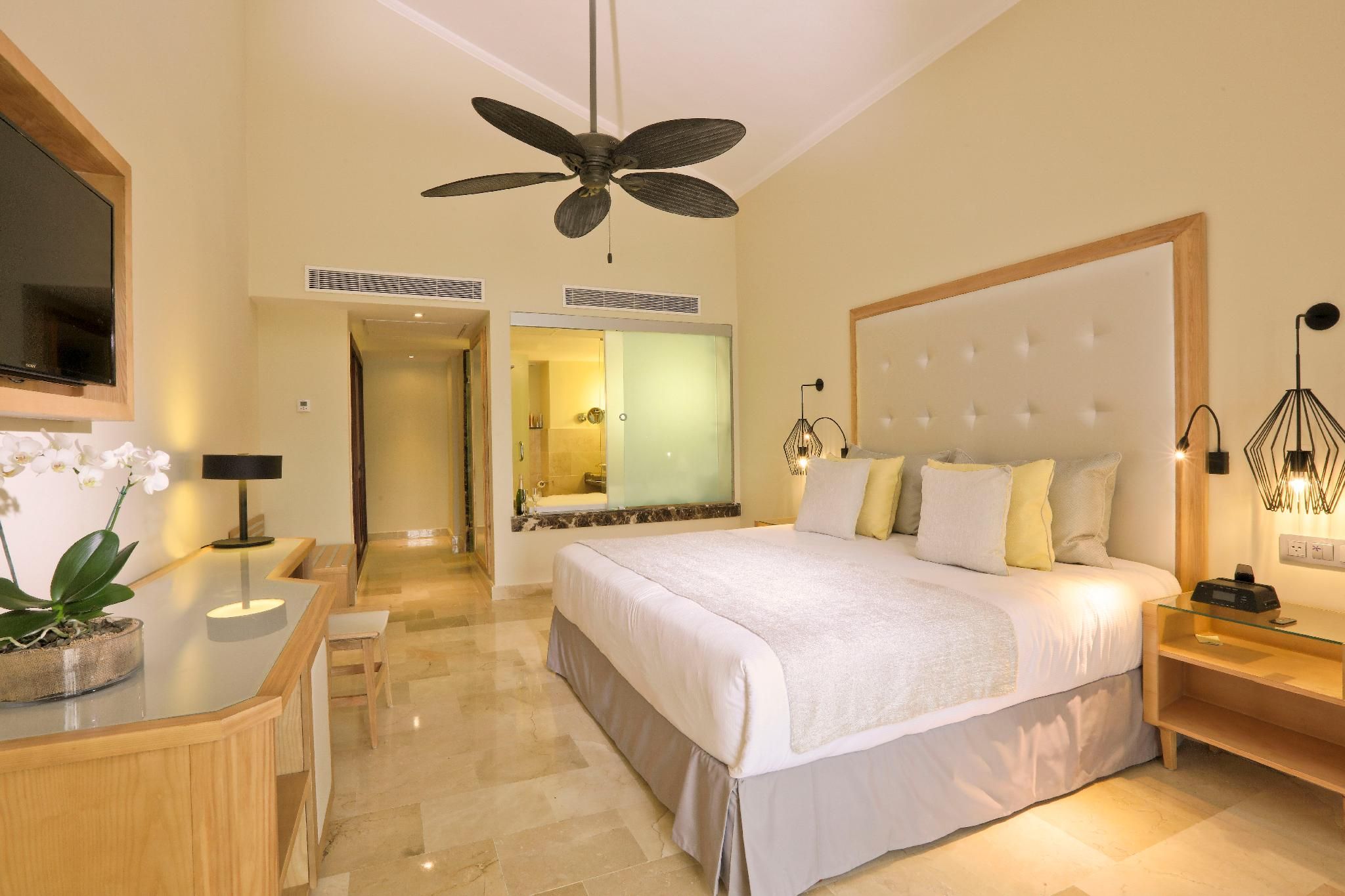 Deluxe Beachfront Room