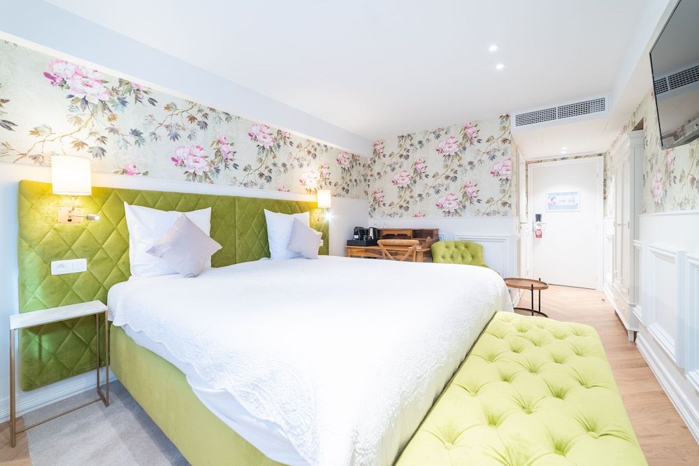 Grand Hotel Normandy by CW Hotel Collection Classic Double Room, 1 Queen Bed 4