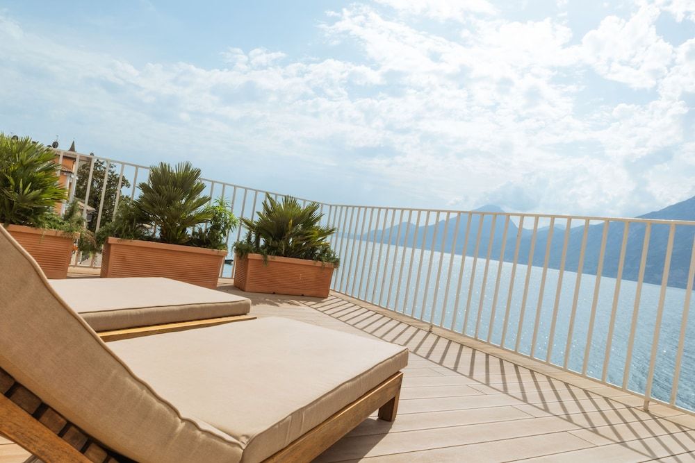 Deluxe Penthouse, 1 Bedroom, Terrace, Lake View