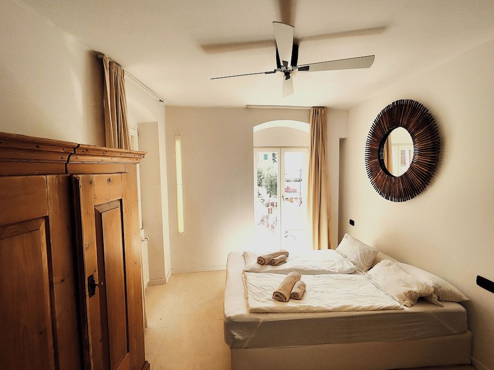 Classic Double Room, Harbor View, Beachfront