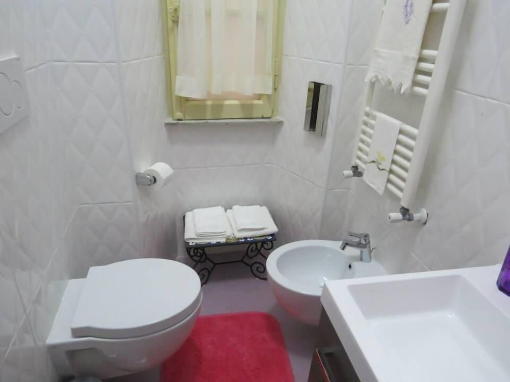 B&B Rome Charming House Double Room with Private External Bathroom 5