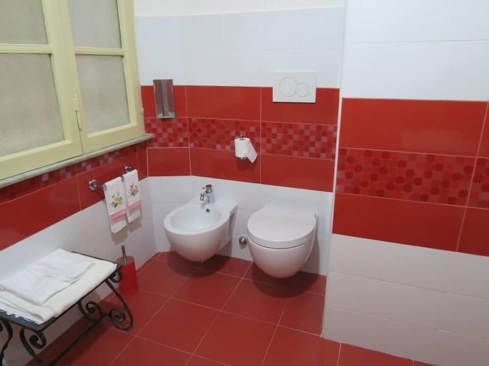 B&B Rome Charming House Double Room with Balcony and Private External Bathroom 14
