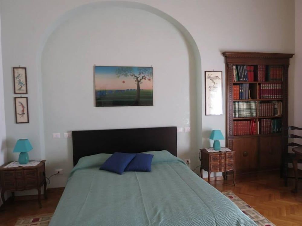 B&B Rome Charming House Double Room with Balcony and Private External Bathroom 7