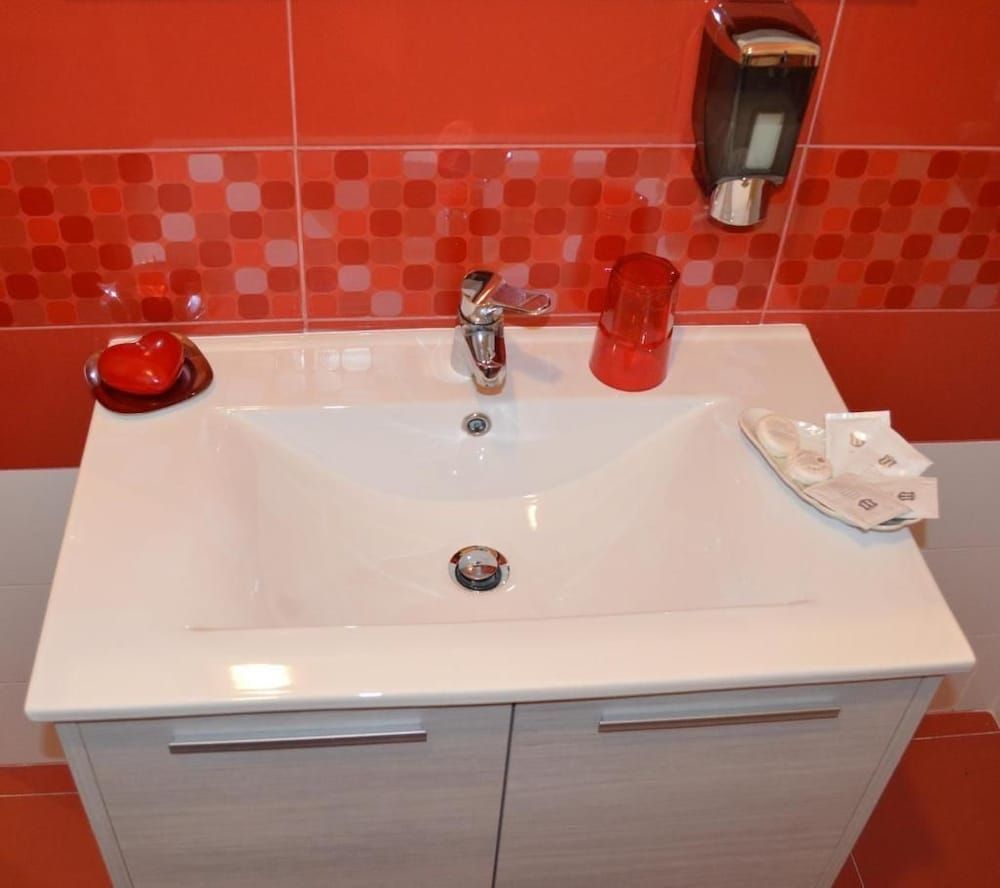 B&B Rome Charming House Double Room with Balcony and Private External Bathroom 13