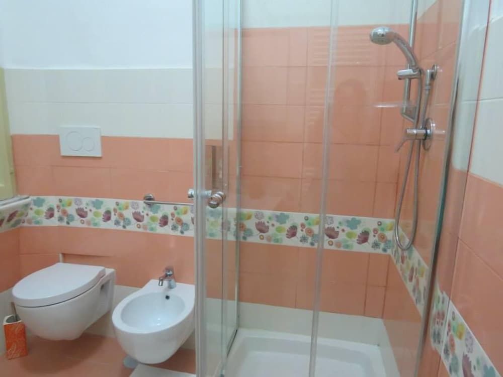 B&B Rome Charming House Double Room with Balcony and Private External Bathroom 16