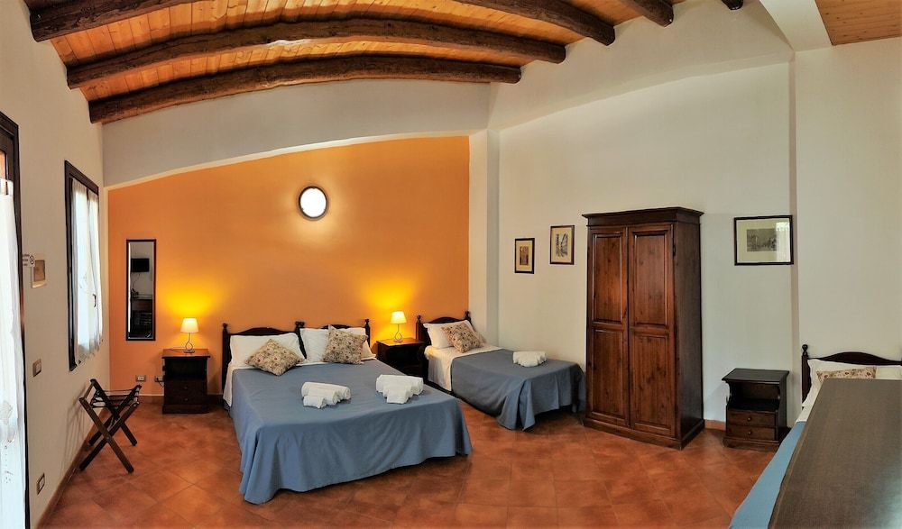 Quadruple Room, Courtyard Area