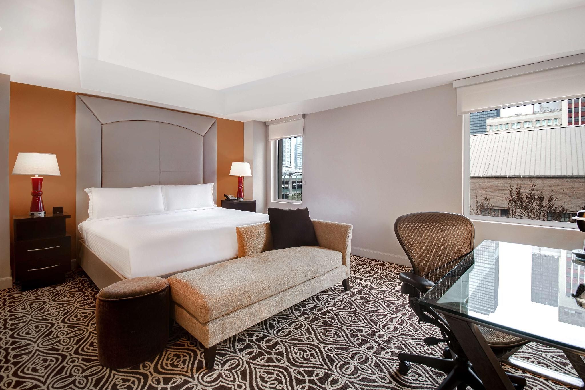 1 King Deluxe Mobility/hearing Access Ri Shwr