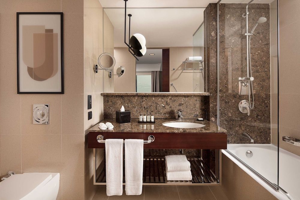 Sheraton Istanbul Levent Deluxe Room, 1 King Bed 8