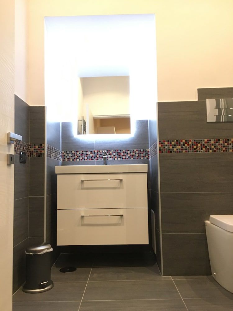 Grande Archivio Napoli 22 Suite, Ensuite 9