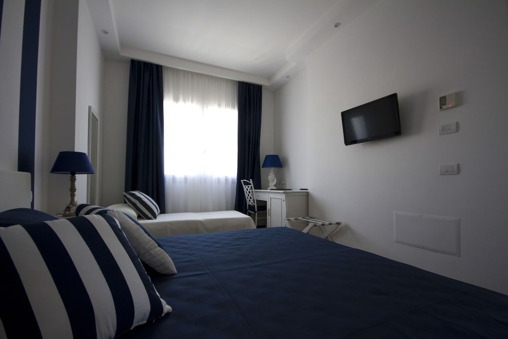 Hotel Nautilus Standard Double or Twin Room, Garden View 8