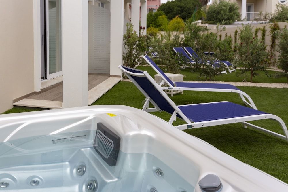 Hotel Nautilus Junior Suite, 1 King Bed, Hot Tub 3