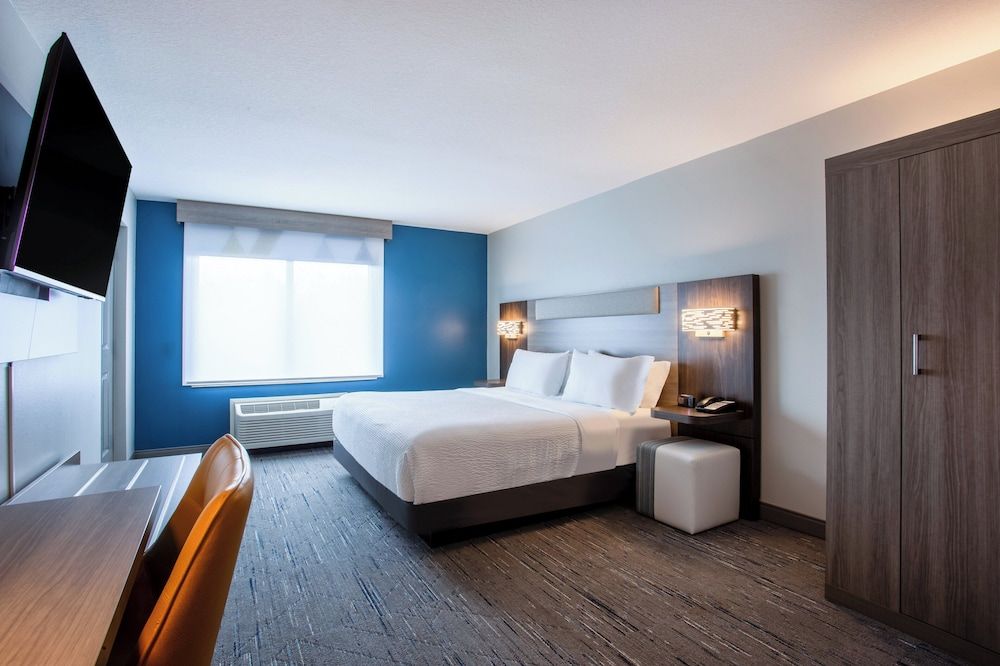 Standard Room, 1 King Bed, Accessible (Communications, Accessible Tub)