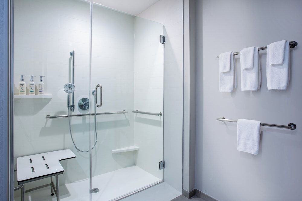 Standard Room, 1 King Bed, Accessible (Communications)