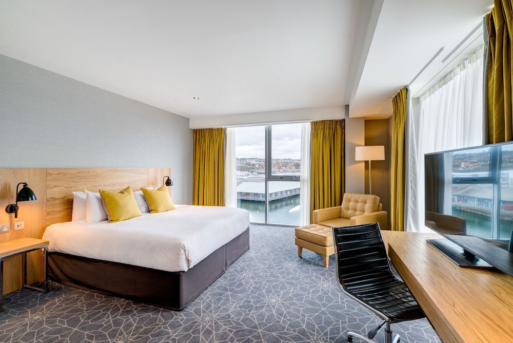 Apex City Quay Hotel & Spa Quay View Superior Room 2