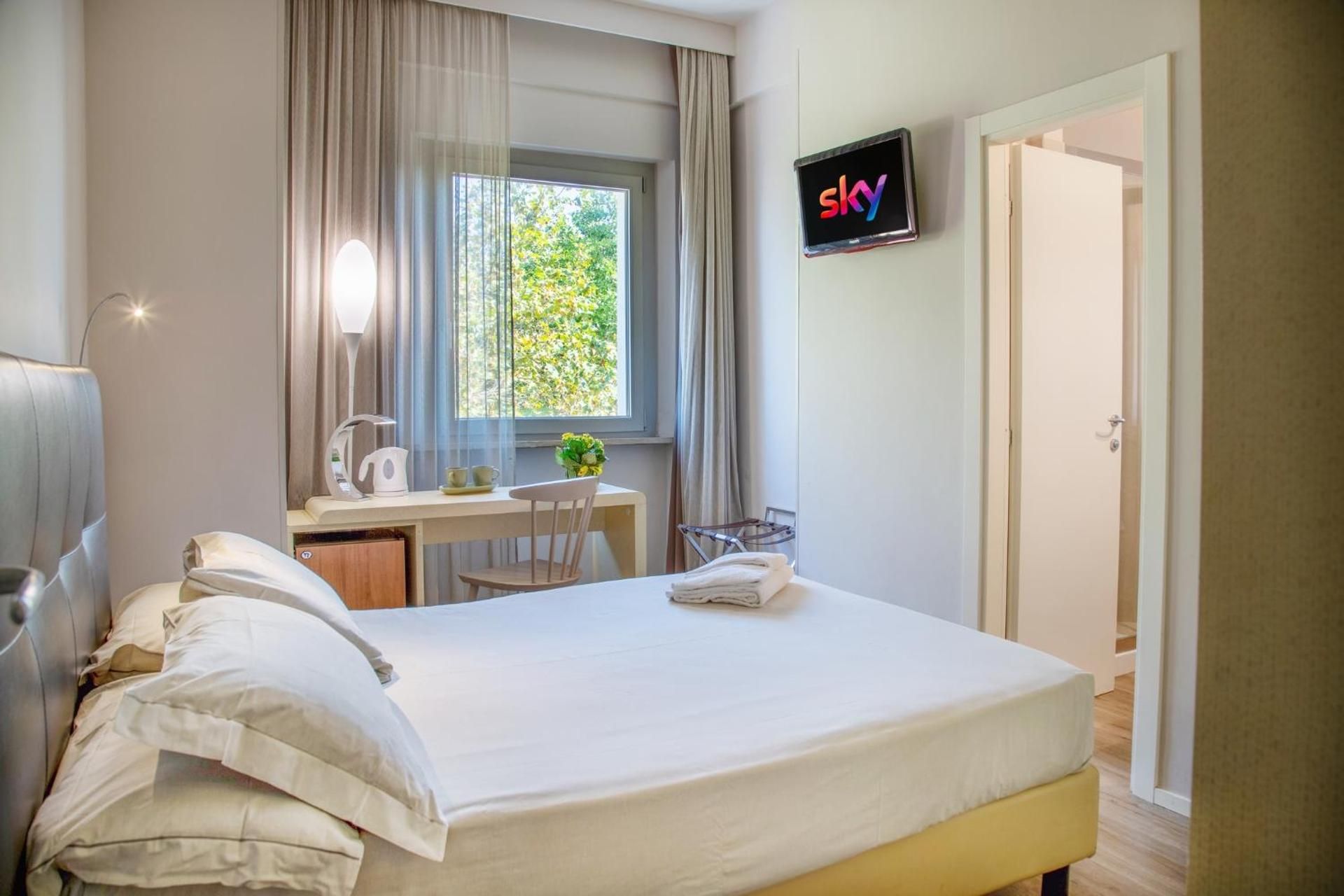 Hotel De La Ville Economy Double Room 2