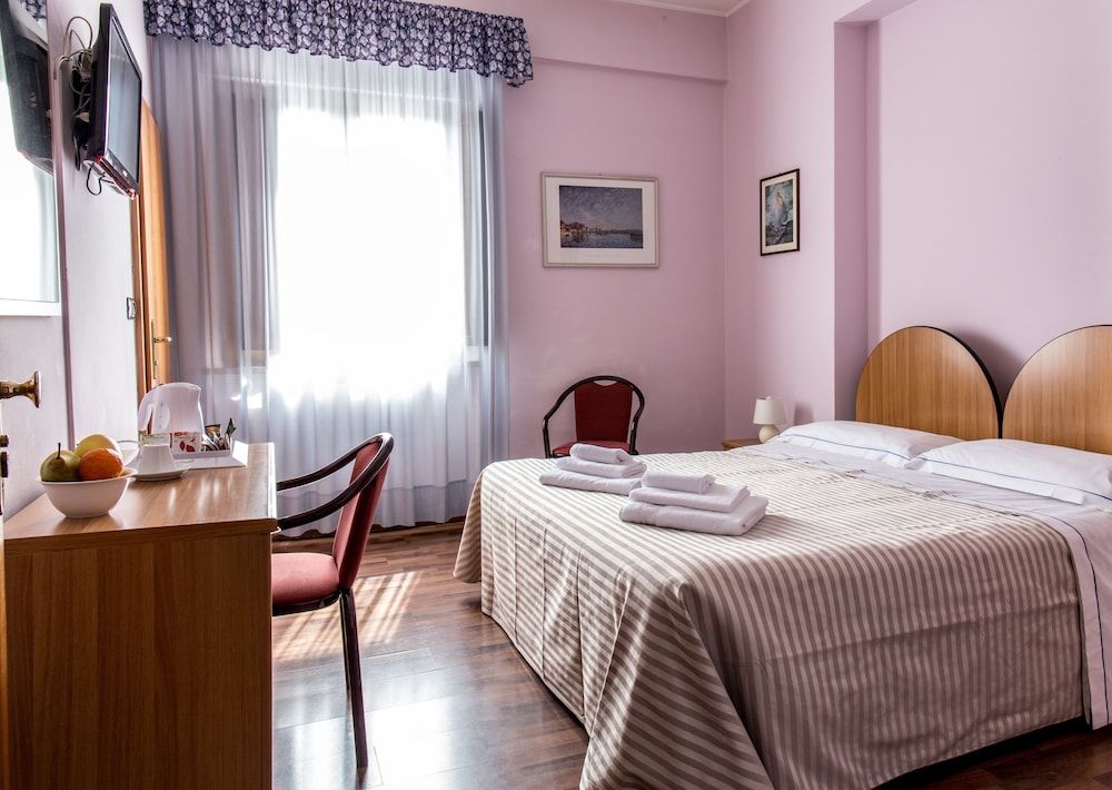 Hotel De La Ville Classic Double or Twin Room