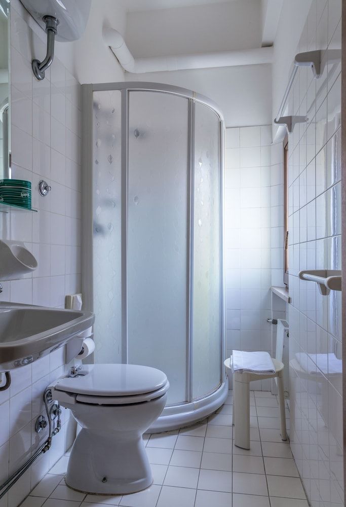 Hotel De La Ville Classic Double or Twin Room 9