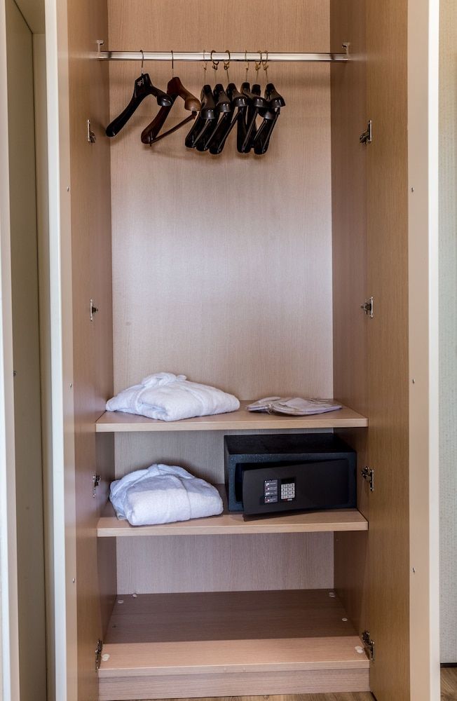 Hotel De La Ville Classic Double or Twin Room 13