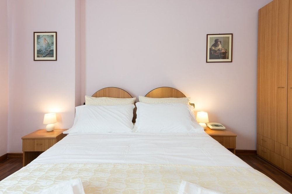 Hotel De La Ville Classic Double or Twin Room 4