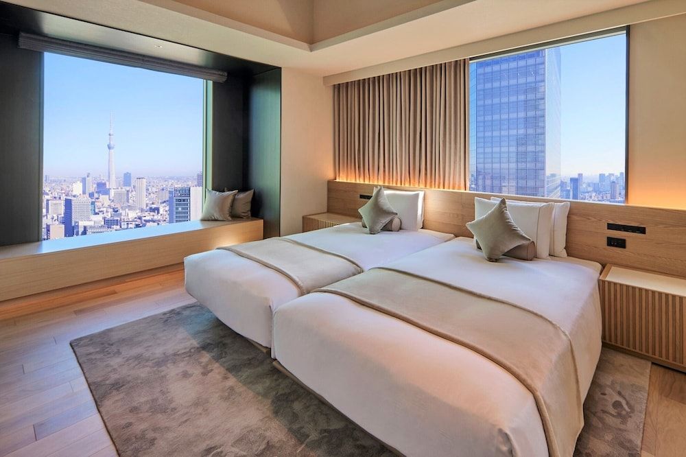 Executive Floor Suite Twin Room 38F (with Lounge Access)