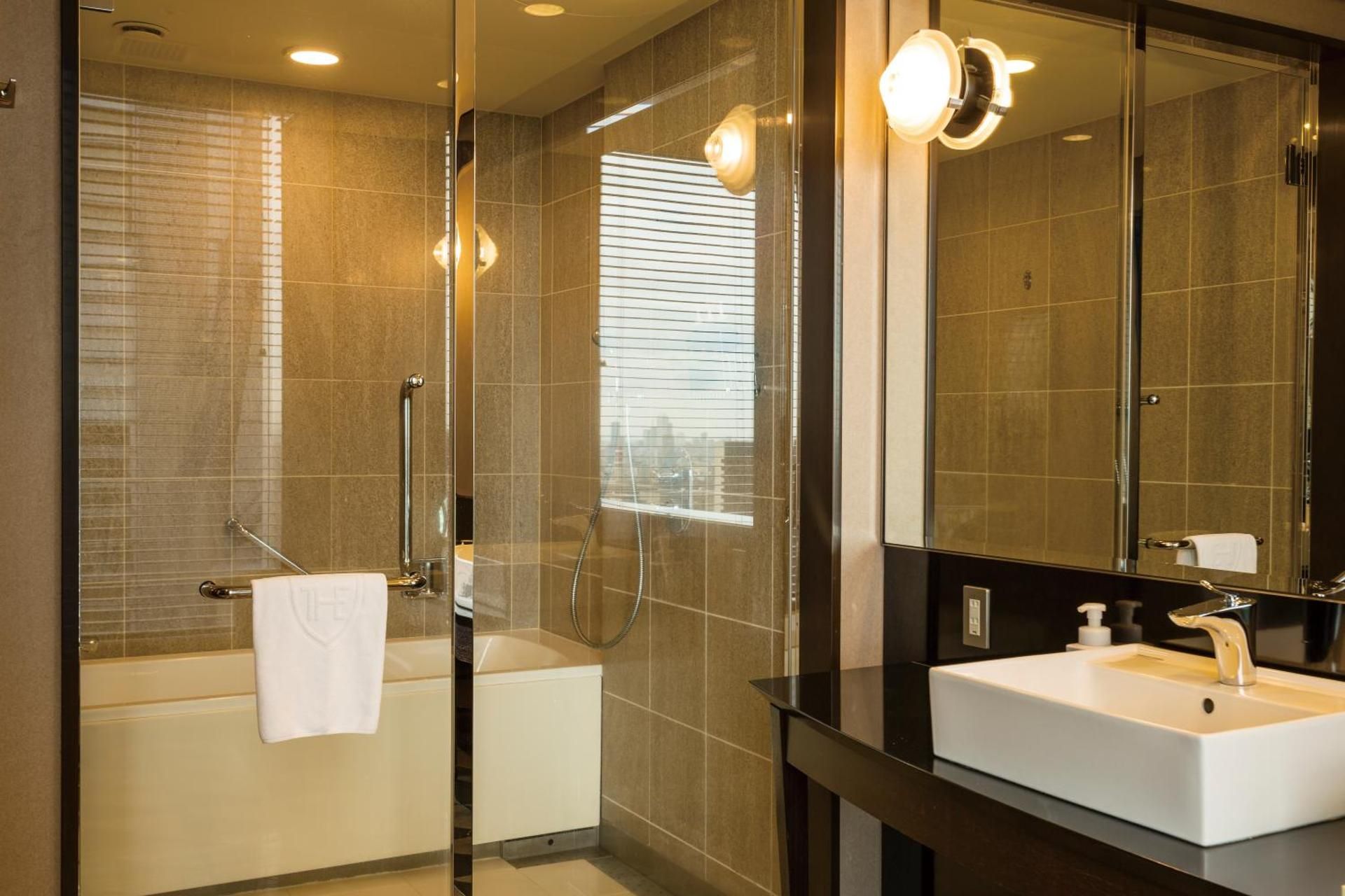 Premium Floor Deluxe King Room with Lounge Access