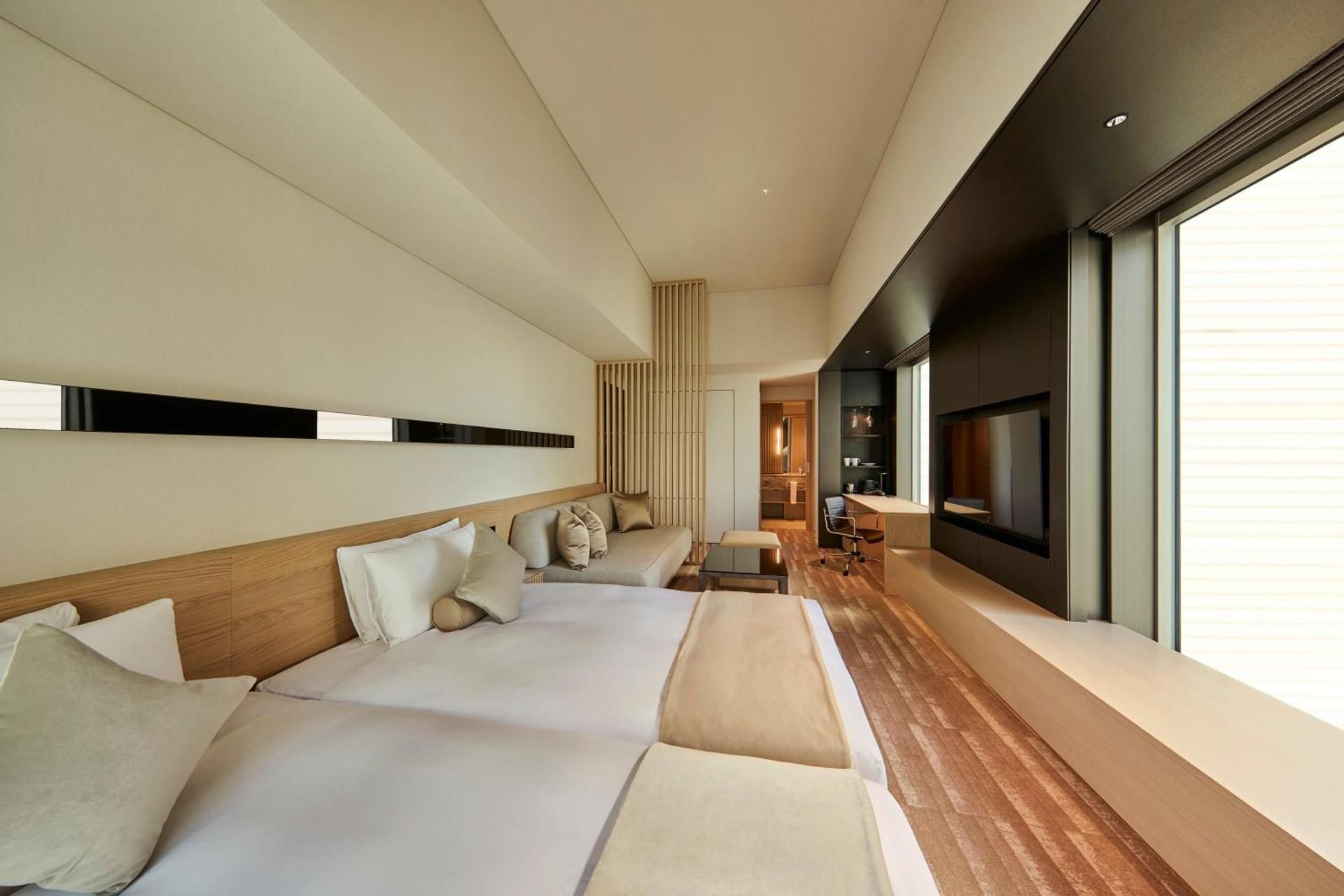Executive Floor Superior Twin Room 38F with Lounge Access (For 3 people only)