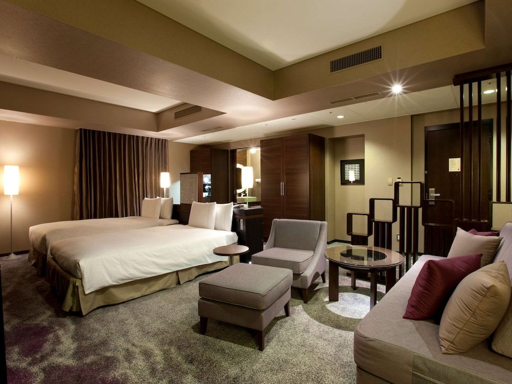 Premium Floor Junior Suite Twin Room (with Lounge Access)