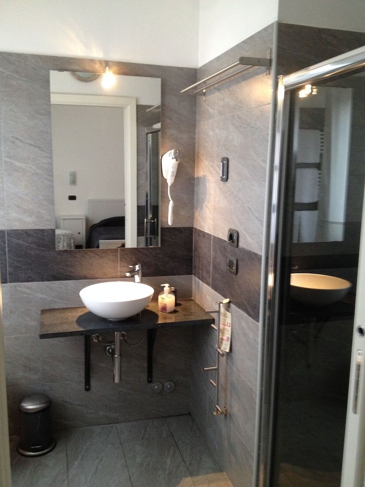 Affittacamere Delfo Double or Twin Room with Private Bathroom 6