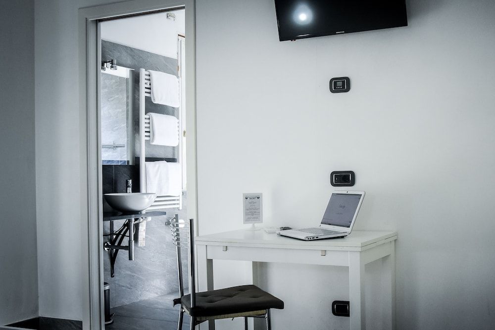 Affittacamere Delfo Double or Twin Room with Private Bathroom 14