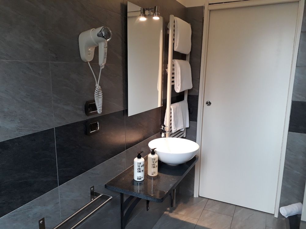 Affittacamere Delfo Double or Twin Room with Private Bathroom 11