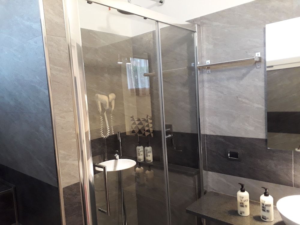 Affittacamere Delfo Double or Twin Room with Private Bathroom 9