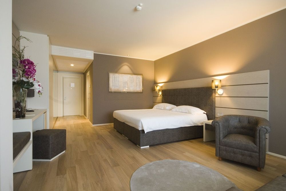 Hotel Glamour Deluxe Double Room 4