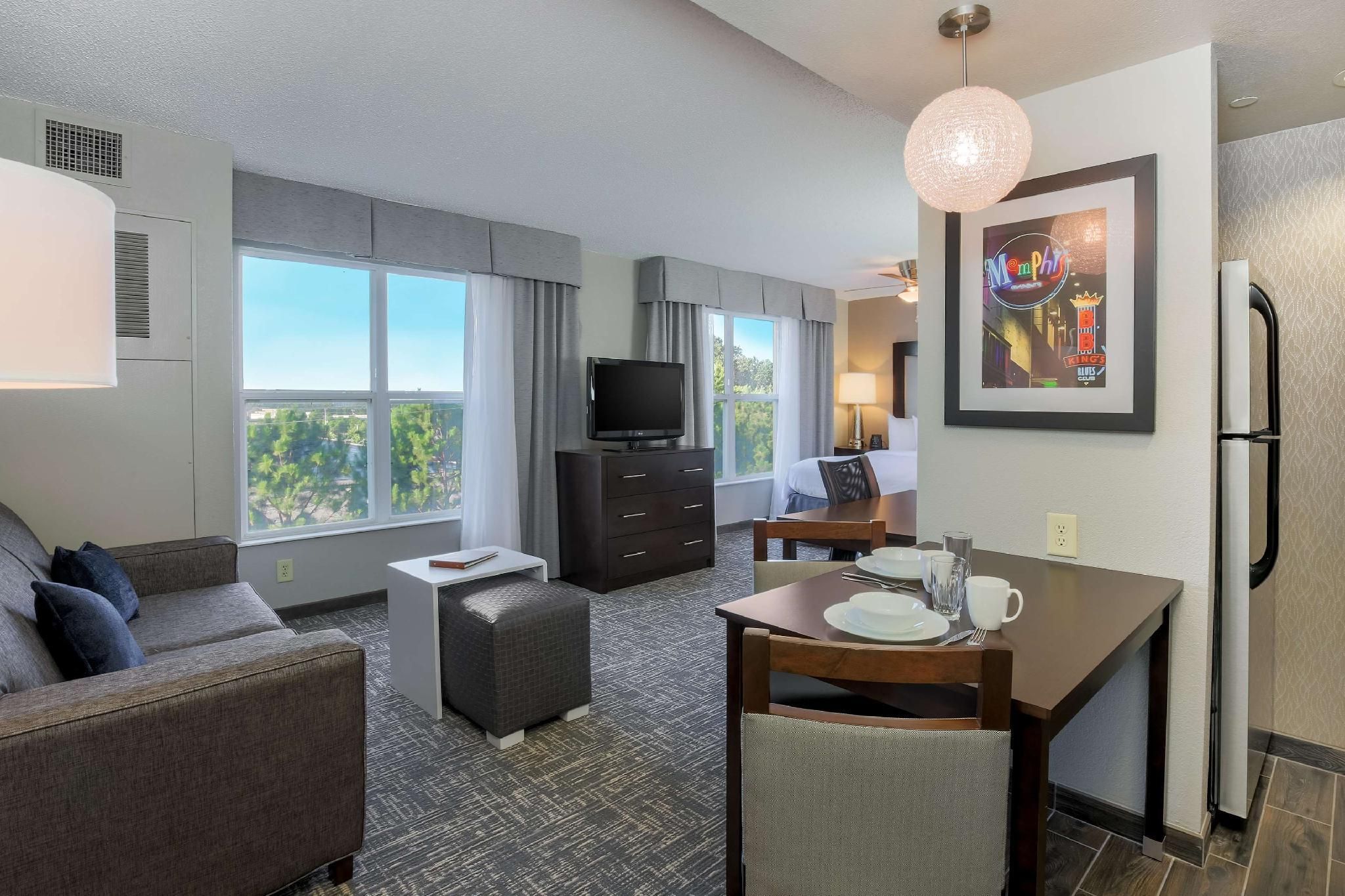 1 KING BED STUDIO SUITE NONSMOKING