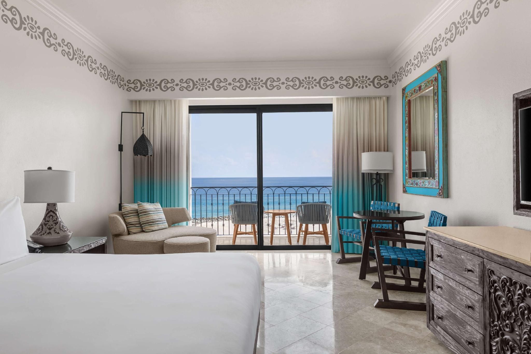 Deluxe 1 King Bed Oceanfront Balcony