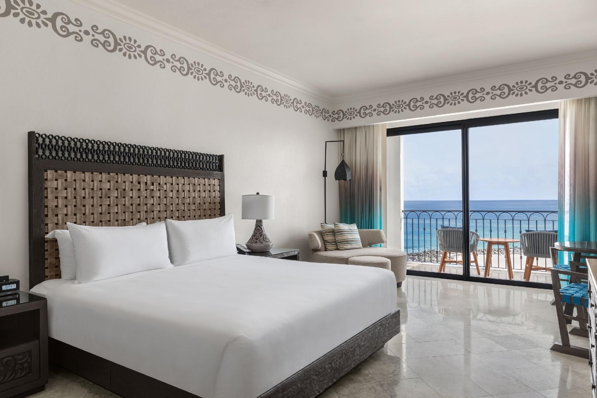 Deluxe 1 King Bed Oceanfront Balcony