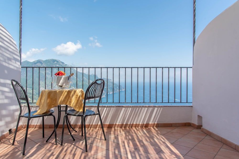 Villa Amore Deluxe Double Room, Balcony, Sea View 4