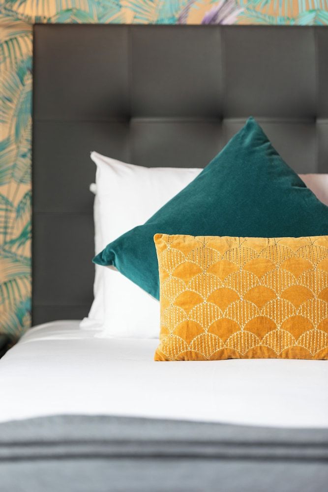 Hotel Charlemagne By HappyCulture Superior Double or Twin Room (Courtyard View or City View ) 5