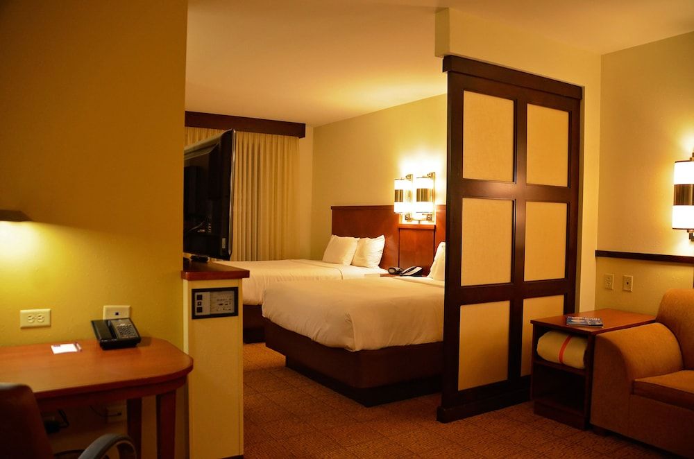 Room, 2 Queen Beds, Accessible, Bathtub