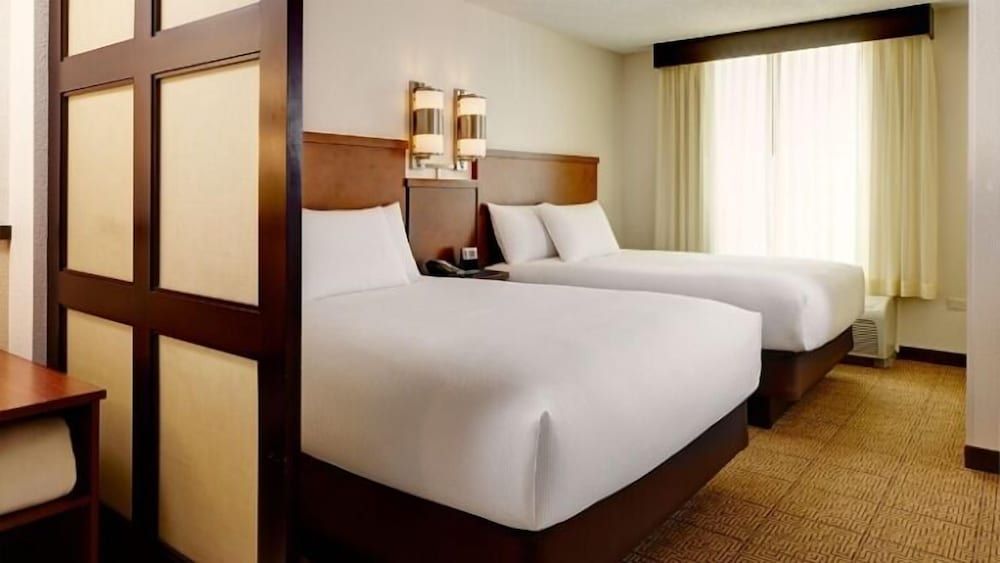 Room, 2 Queen Beds, Accessible, Bathtub
