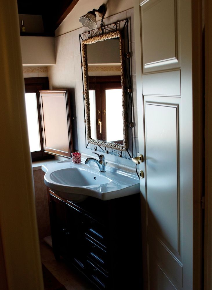 B&B Tribunale Triple Room, Connecting Rooms 3