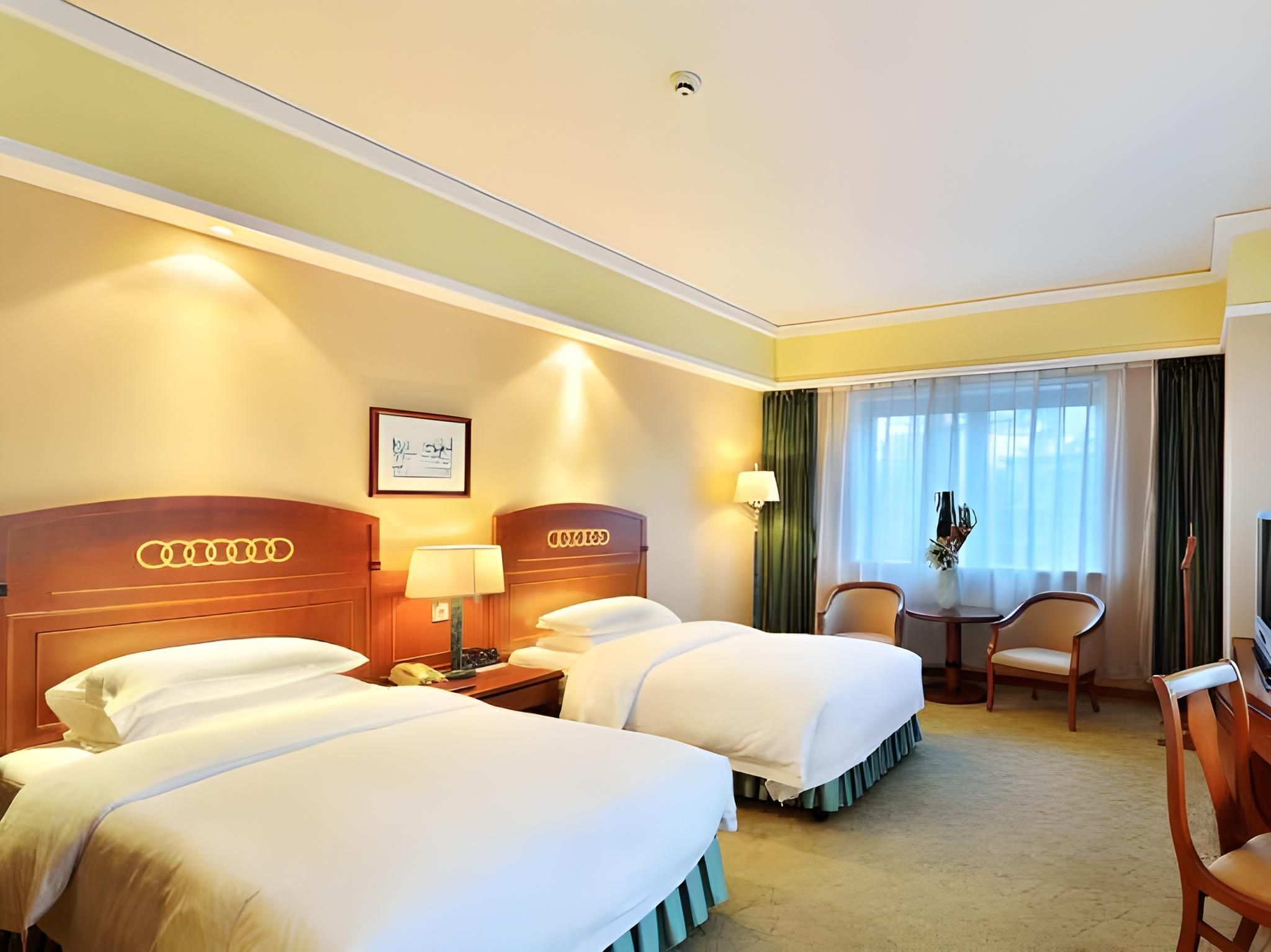 Luxemon Hotel (Pudong Shanghai) Superior Queen or Twin